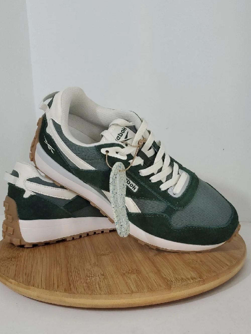 Reebok Men's Drive Dark Green White Retro Sneaker Gum Sole NWT Size 8.5 - Picture 2 of 9